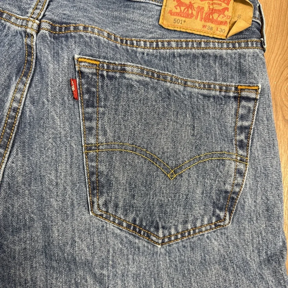 Levi Strauss 501 Jeans Mens 36x30 Button Fly Dark‎ Wash Denim